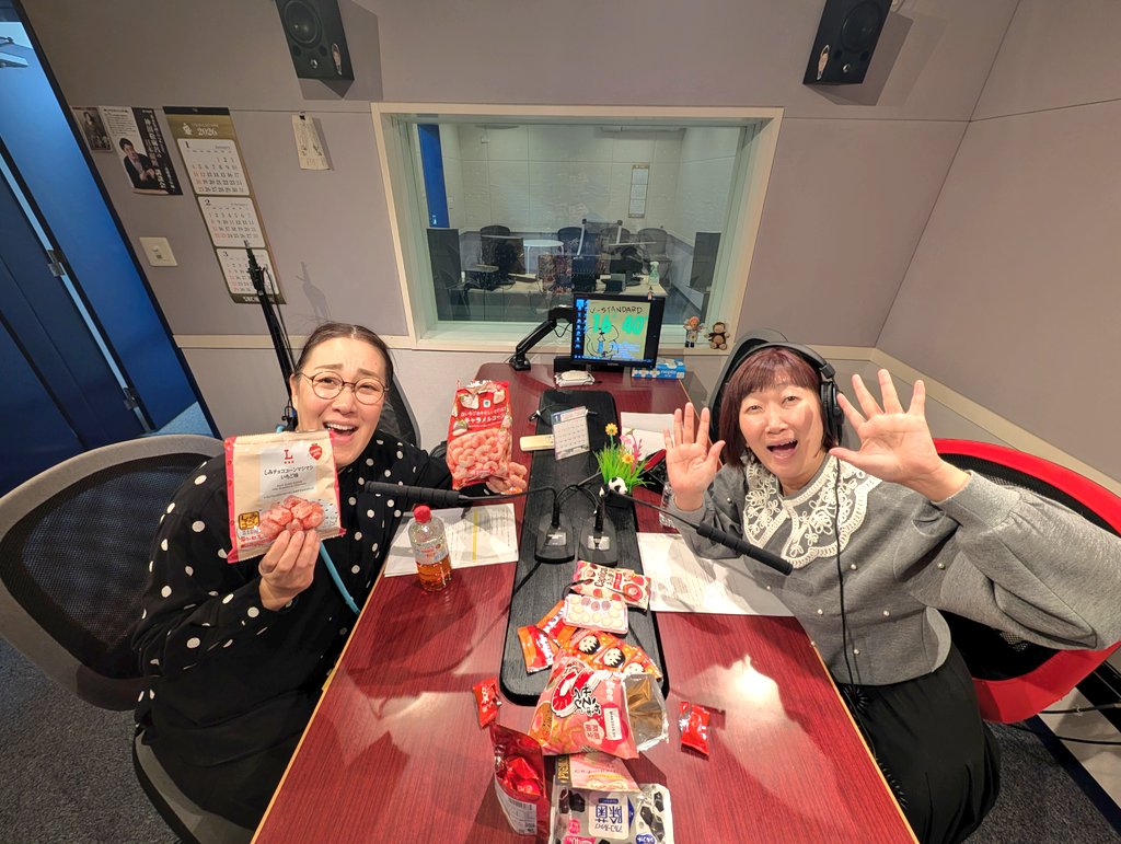 watagetime's tweet photo. 〜綿毛便り〜
2026年も始まって１ヶ月がもう過ぎてますね🫠

2月は冬のお菓子を食べ比べながら
皆さんのお便りを紹介🍓
今回のラインナップと共に皆さんも
おすすめ冬お菓子がありましたら
メッセージやリプで教えてください💖💌

✉️【t.watagetime@gmail.com】
#綿毛time ＃お菓子の会 #イチゴ祭り https://t.co/GIHmR6i9xO