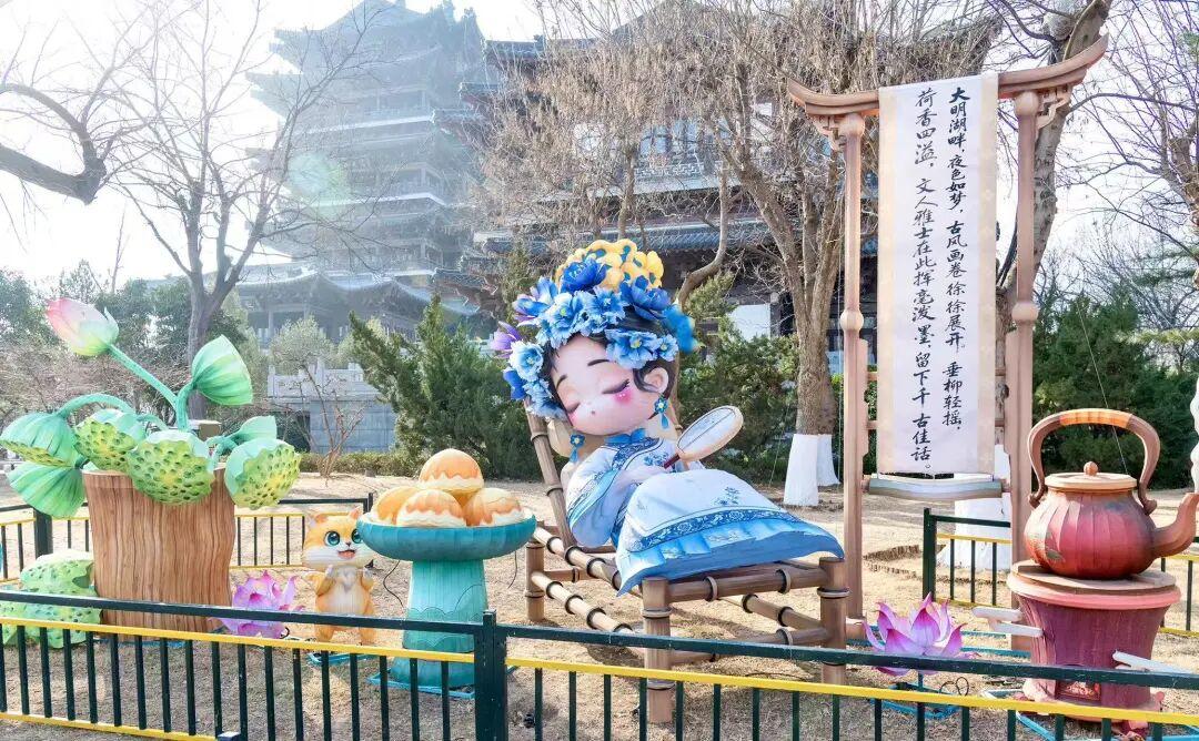 TouchShandong's tweet image. The 45th Jinan #SpringFestival Lantern #Fair will open on February 14. 100,000 festive #lantern ornaments wind gracefully along the city moat, linking the three iconic #scenicspots of Baotu Spring, Wulongtan Park and Daming Lake, while showcasing the essence of Jinan’s spring