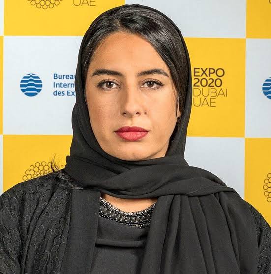 Nadira_ali12's tweet image. ⚡JUST IN- Emirati Hind Al Owais, a diplomat and the first advisor at the main headquarters of the United Nations in New York, presents herself and her sister to Epstein. 

She used to supply young girls to Epstein's Island.