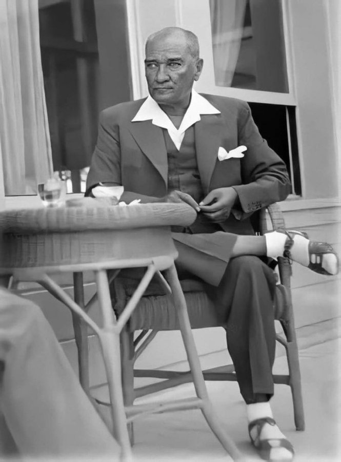 ilbilgemedya's tweet photo. 🔸Mustafa Kemal Atatürk:

"En büyük savaş, cehalete karşı yapılan savaştır." https://t.co/8gpz7uecIi