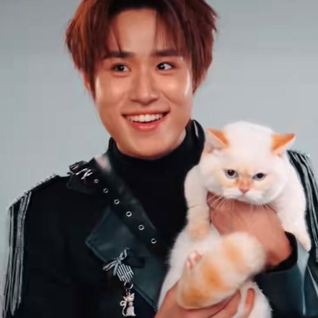 nongmaajhe's tweet image. หางแมวดารา คล้ายๆ 😋🍣🍣🍣🥢🥢🥢🥢