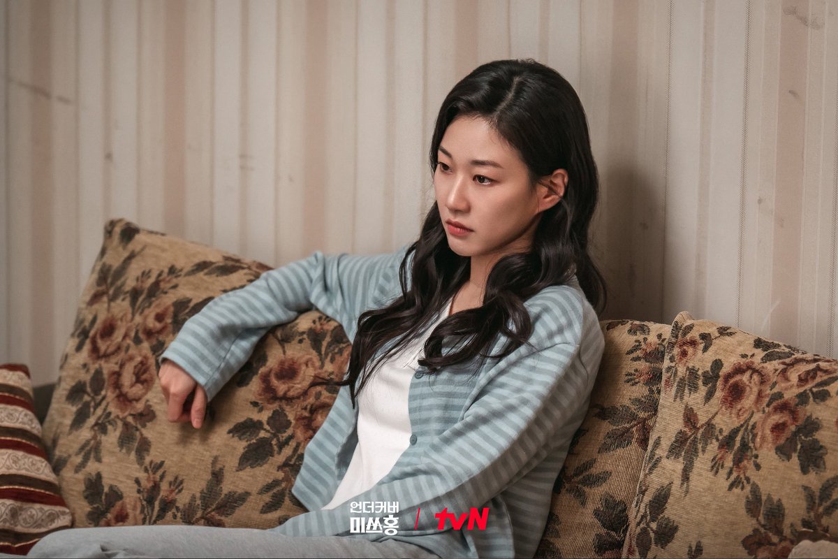 복희 이 스틸컷 완전
“넌뭐하느라계속늦어?”미 있다