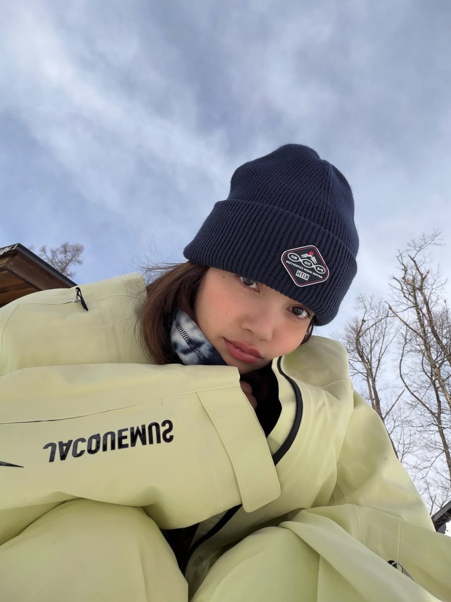 #LISA’s instagram update:

“Now accepting applications for 🏂 instructor”

instagram.com/p/DUkTu86EXe7/…