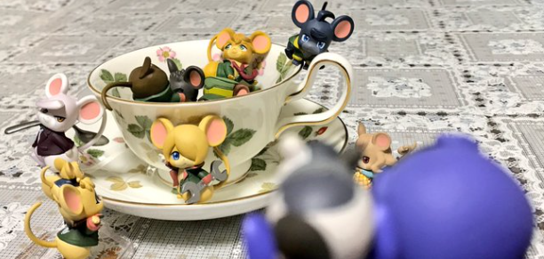 Orphan_chu's tweet photo. 【復刻小話】
アルミリア「ティーカップにはいれるなんて楽しそうね！」
ガエリオ「そうか？」
アイン「で、ですよね」
ガエリオ「アイン…あたまのうえでソワソワしないでくれないか？」
https://t.co/T2zAPbzaRF
#おるふぇんちゅ #g_tekketsu https://t.co/eQy6163ybc