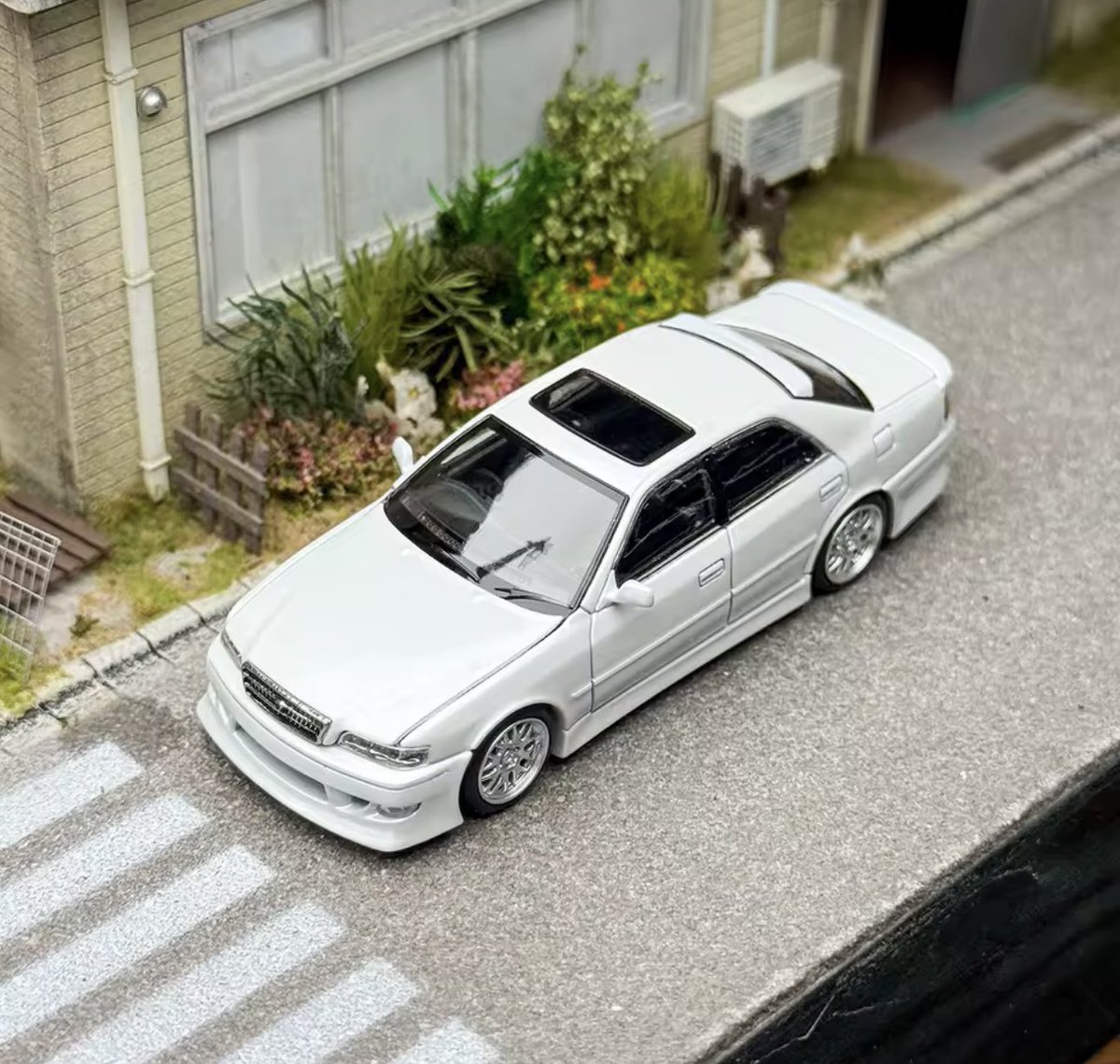 ちょっと出遅れましたが、FH/MODEL1製の1/64TOYOTA チェイサーJZX100が