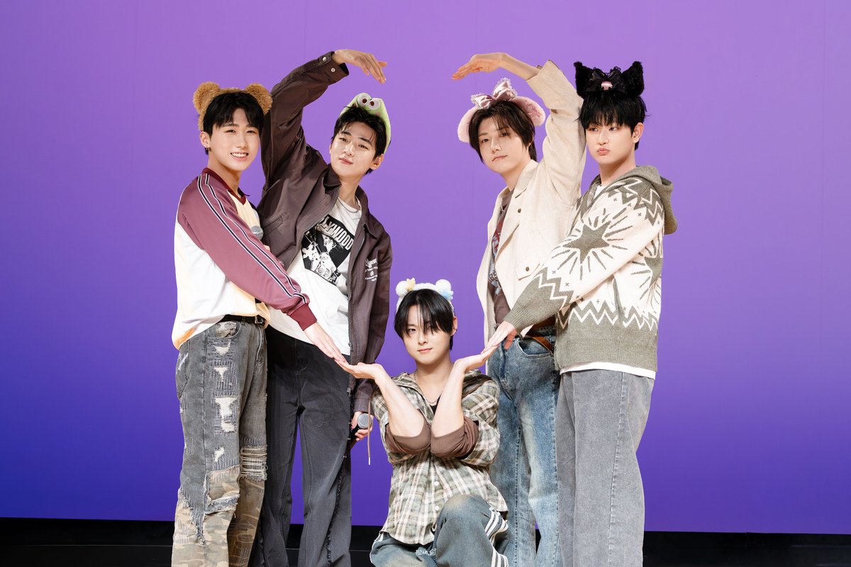 260201 DKZ 일본 대면팬싸    

큰 하트💜 

#DKZ #디케이지 
#주원 #재찬 #민규 #세현 #기석