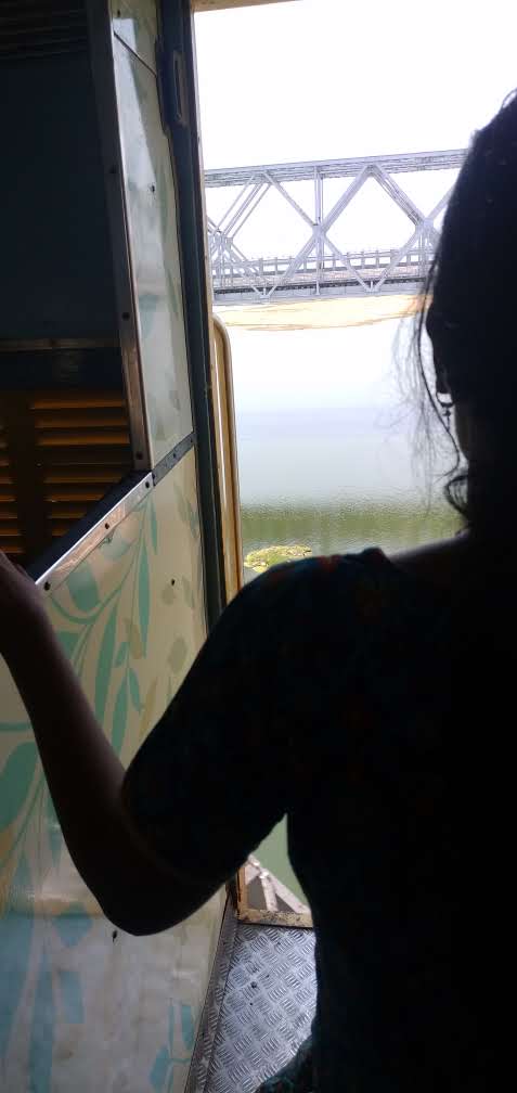 కథ నాదే😌
కథలో పాత్ర నాదే😘
కథకు ప్రాణం పోసింది నేనే🤗
కథను చూసి ఆనంద పడ్డది నేనే🥰
కథ అనుభవించి దుఃఖ పడ్డది నేనే🤗
కథను ప్రపంచానికి పరిచయం చేసింది నేనే☺
కథ చివరిలో కనపడకుండా పోయేది కూడా నేనే🥲
#MotivationalQuotes