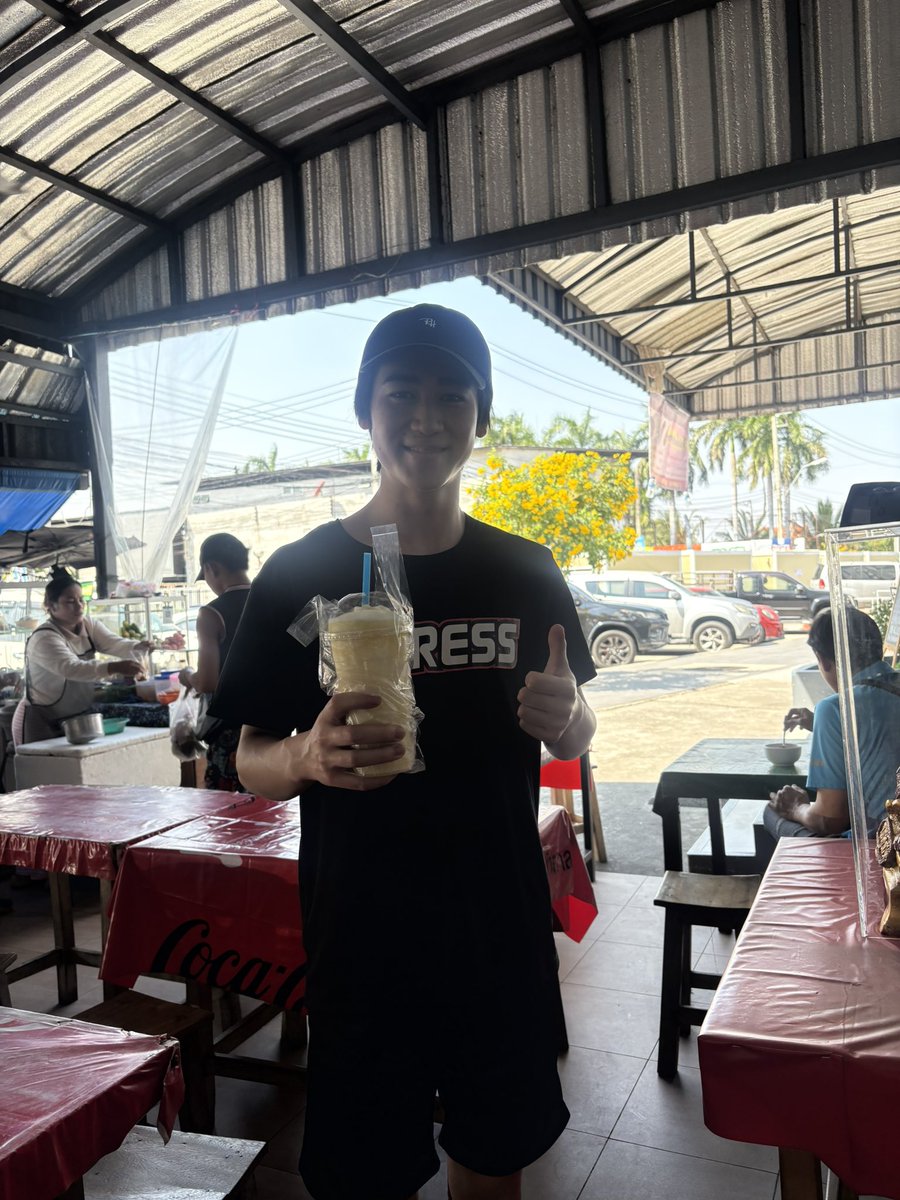 IF18_3's tweet image. マサヤくんとスムージータイム🇹🇭
#TITC2026
#EXPRESS