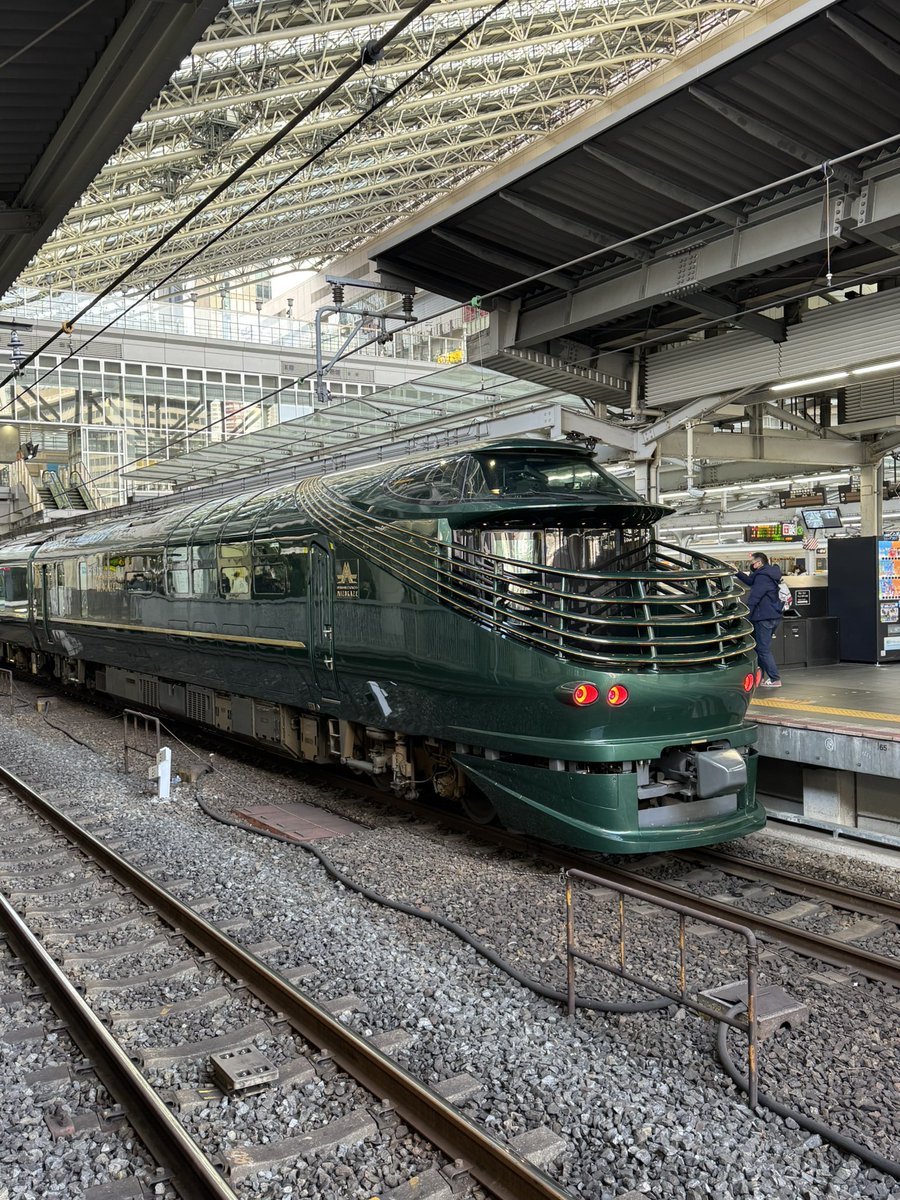 ryusons's tweet photo. TWILIGHT EXPRESS 瑞風
大阪駅でたまたま遭遇いたしました!
乗りたいよねえ!
#twilightexpress瑞風 #twilightexpress #瑞風 #大阪駅 #jr西日本
Instagram @ryusons https://t.co/KGTGBv3OH5