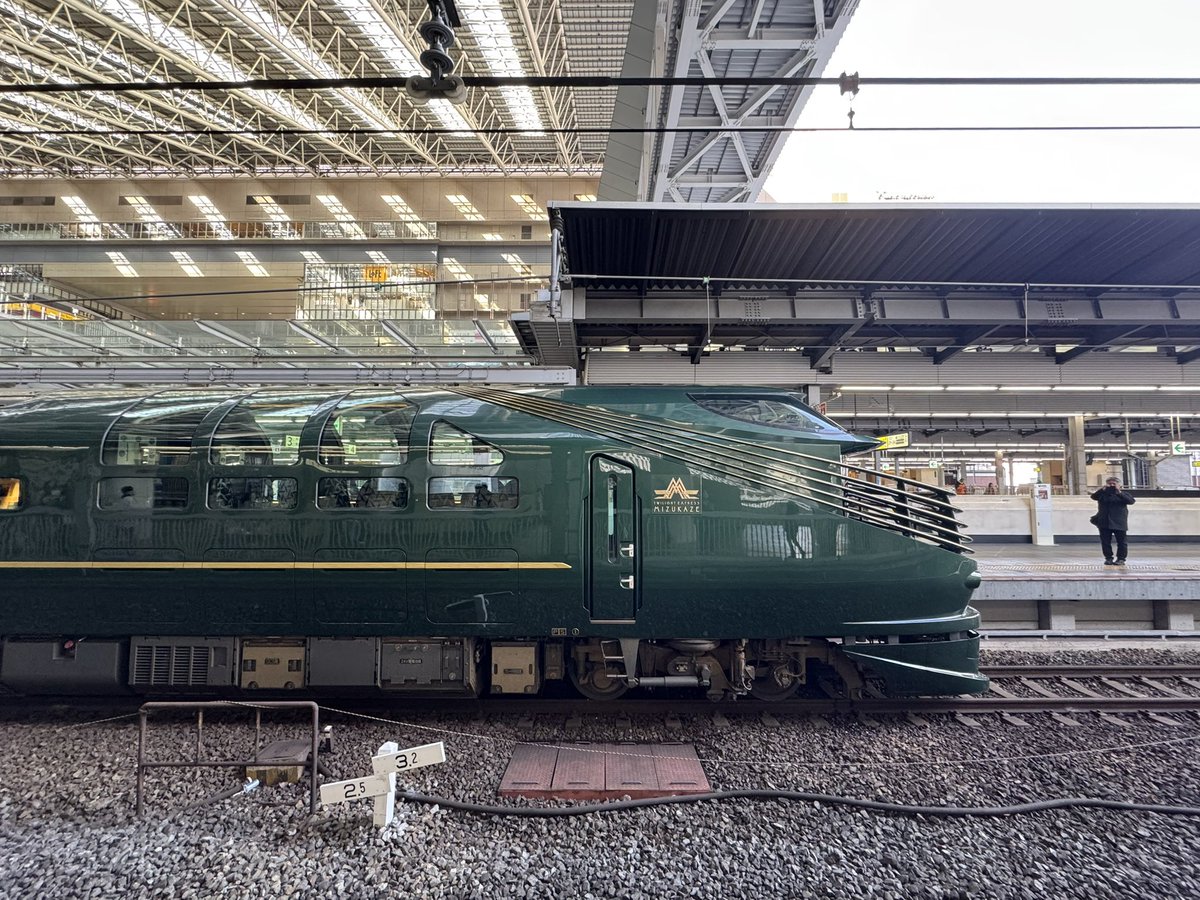 ryusons's tweet photo. TWILIGHT EXPRESS 瑞風
大阪駅でたまたま遭遇いたしました!
乗りたいよねえ!
#twilightexpress瑞風 #twilightexpress #瑞風 #大阪駅 #jr西日本
Instagram @ryusons https://t.co/KGTGBv3OH5