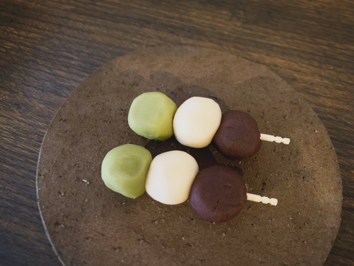 自宅で「坊ちゃん団子」🍡むま〜しっ✨今日もお疲れ様でした🍵

#つぼ屋　#坊ちゃん団子発祥