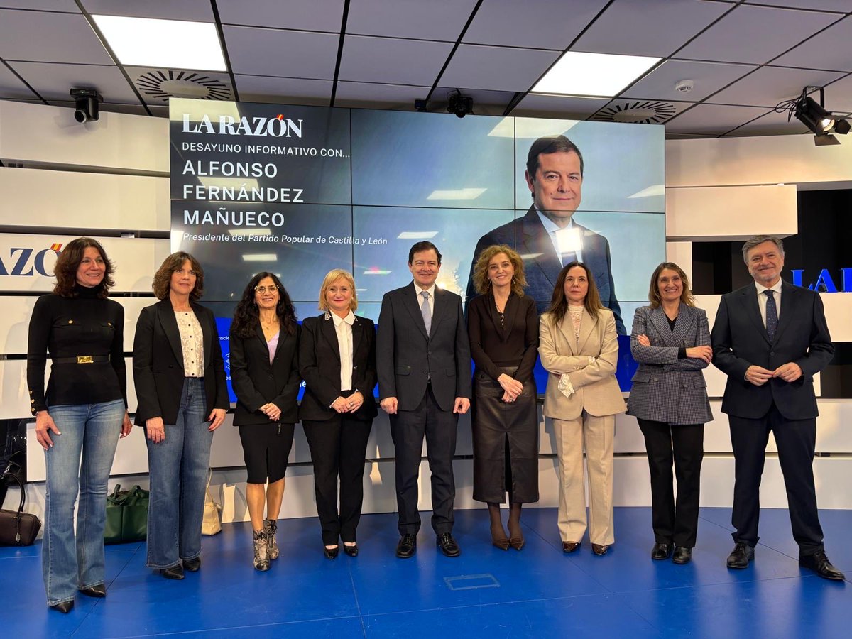 PPdePalencia's tweet photo. En el Foro de La Razón, @alferma1 defiende un proyecto político basado en la centralidad, la estabilidad y la buena gestión

📚Gratuidad del 1 curso universitario en CyL 
👶Bono nacimiento de hasta 5.000€ y de 200 € para actividades educativas y deportivas
🚎Transporte BUSCyL https://t.co/NfBDtoiuho
