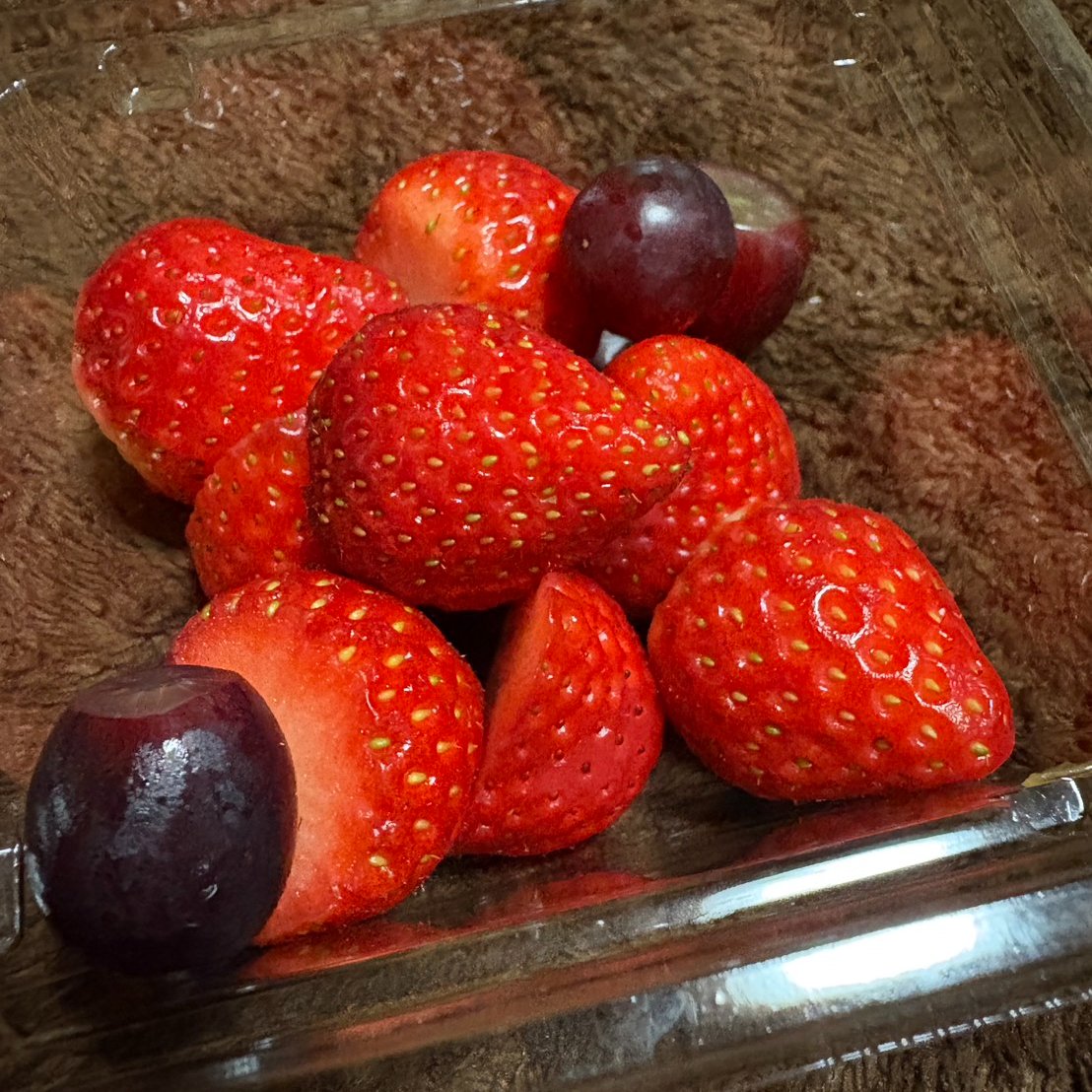 今日は鎮痛剤飲まずに済んでるから、憩室炎このままおさまりそう★

今日はお友達が買い出し連れてってくれたけど、基本はいつも寝たきり。
入院してる訳じゃないからもう3週間近くほぼ一人。
このままだと孤独死しそうなので、お暇な方お見舞い（差し入れ）お待ちしてます♥