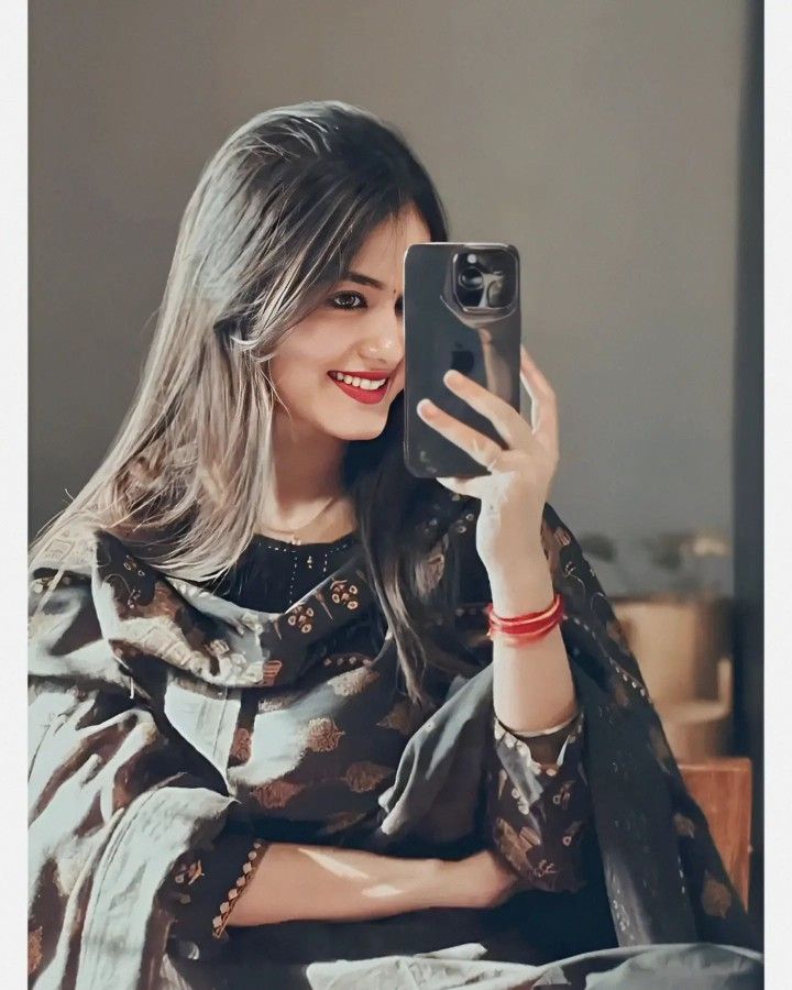 किसी की बातों को दिल पर मत लीजिए, जिसका जैसा संस्कार होता है वैसा ही उसका व्यवहार होता है..!
शुभ संध्या दोस्तों.... 🙏🏻