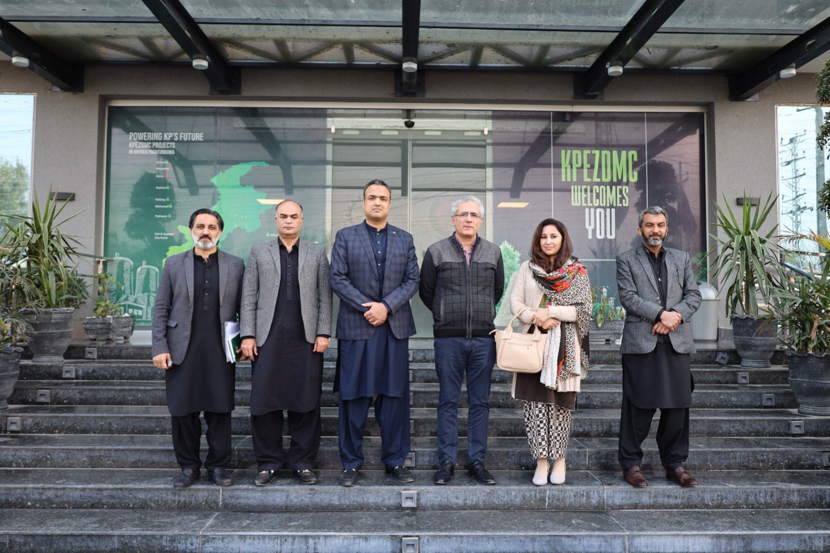 Strengthening institutional linkages for export-led industrial acceleration.

Ms. Nadia Hanif, Deputy General Manager Export Processing Zones Authority (EPZA) called upon Officiating CEO KPEZDMC Mr. Adil Salahuddin.

#KPEZDMC #EPZA #ExportGrowth #IndustrialDevelopment