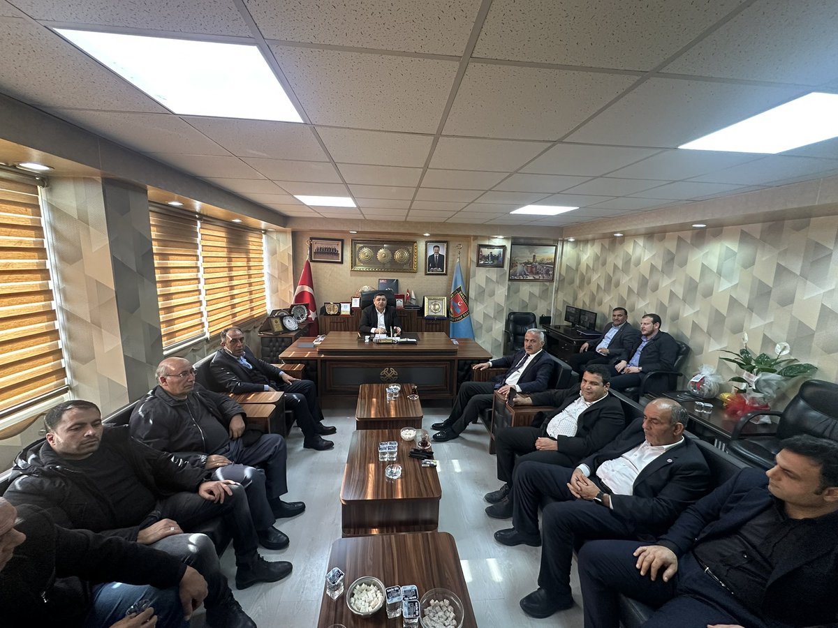 hidayetbaysal8's tweet photo. ŞANLIURFA ŞÖFÖRLER ODASI BAŞKANLIĞINA tekrardan güven tazeleyen sn. @ibakiralkan başkanımızı tebrik eder . Görtermiş olduğunuz ilgi ve alakadan dolayı
Gelecek partisi Şanlıurfa teşkilatı olarak teşekkür ederiz @Ahmet_Davutoglu @GelecekPartiTR @OmerrUnal @SuphiKara10 @EminKancur https://t.co/HIeLsMhPbl