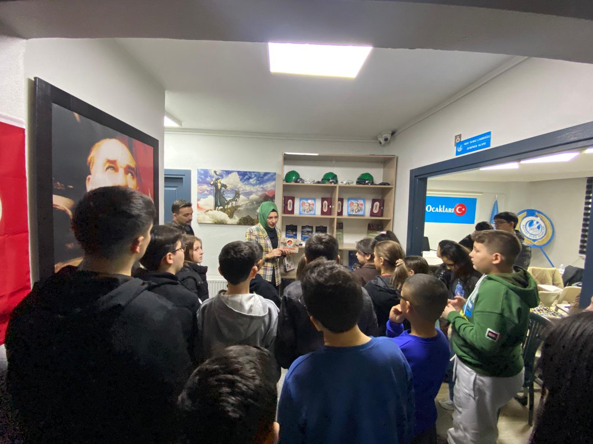 Silivri Ülkü Ocakları ile Silivri Halk Eğitimi Merkezi iş birliğinde yürütülen A1 Seviye İngilizce Kursumuzun 2. dersliğinde, ilk dersimiz tanışma ve bilgilendirme kapsamında gerçekleştirilmiştir.

<a href="/Aalparslandogan/">Alparslan DOĞAN</a> 
<a href="/istanbulocak/">İstanbul Ülkü Ocakları</a> 
<a href="/Ferhatyilmazz25/">Ferhat Yılmaz</a>