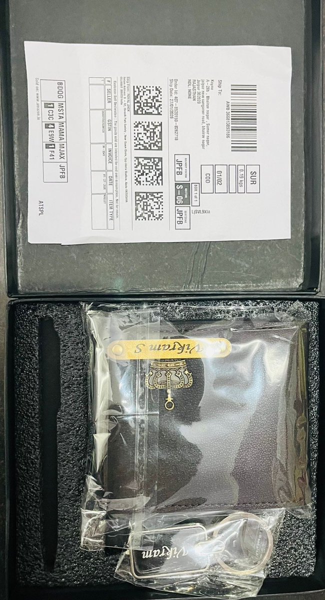 VIKRAMSAHRA's tweet photo. @AmazonHelp Hello @AmazonIN,
I ordered a combo product (keychain, wallet, diary &amp; pen). The diary had my father’s name printed, but the pen was missing from the package.
Unable to submit review or  via app.

Order ID: 407-8520150-8262718 https://t.co/7hv5K3q00N