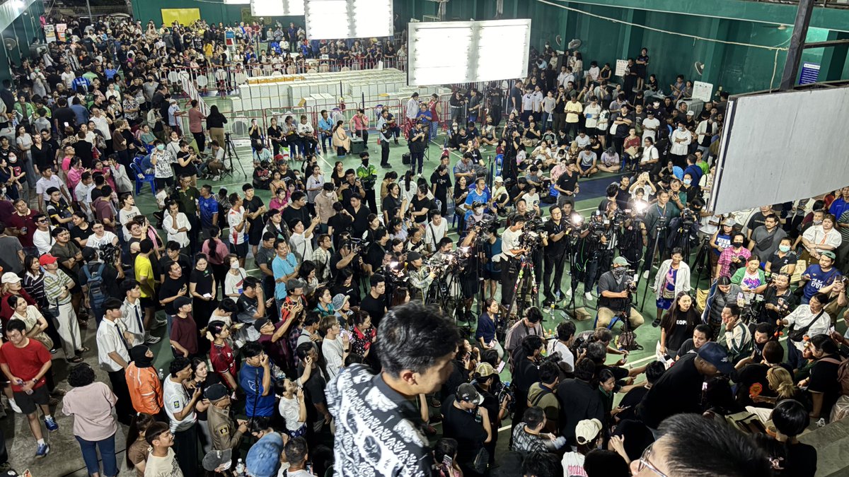 aorwiki's tweet photo. เห็น ปชช สู้สุดชีวิต ไม่สามารถอยู่บ้านได้ มาให้กำลังใจนะคะ มาช่วยเฝ้าหีบ ในฐานะประชาชนที่อยากได้การเบือกตั้งที่โปร่งใส

#นับใหม่ทั้งประเทศ #ชลบุรีเขต1 https://t.co/xE3VRcvrkh