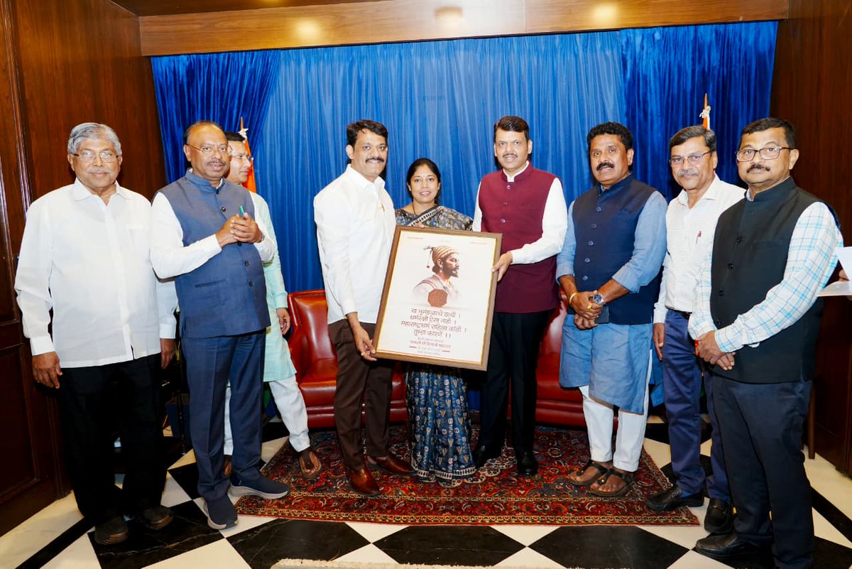 ChDadaPatil's tweet photo. आज विधान भवन, मुंबई येथे पुणे महानगरपालिकेच्या नवनिर्वाचित महापौर मंजुषा नागपुरे आणि नवनिर्वाचित गटनेते गणेश बिडकर यांनी राज्याचे मुख्यमंत्री देवेंद्रजी फडणवीस यांची सदिच्छा भेट घेतली. याप्रसंगी उपस्थित राहून नवनिर्वाचित पदाधिकाऱ्यांचे अभिनंदन केले.

यावेळी विधानसभेचे अध्यक्ष ॲड.राहुलजी नार्वेकर ,महसूल मंत्री चंद्रशेखरजी बावनकुळे उपस्थित होते.

📍१० फेब्रुवारी २०२६ | मुंबई

#BJP #Pune #PMC #Mumbai #VidhanBhavan #मुंबई #BJPMaharashtra #पुणे

@Dev_Fadnavis @BJP4Maharashtra @RaviDadaChavan @cbawankule @rahulnarwekar @MDNagpure @GaneshBidkarBJP