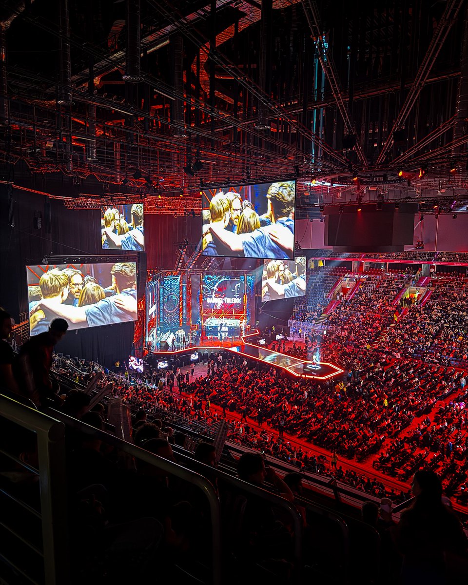 pbdesignz tweet media