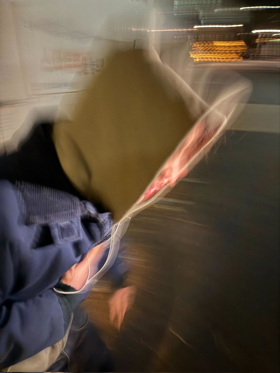 MoshingCore's tweet image. pls siapapun bikinin ini jadi sticker heart attack