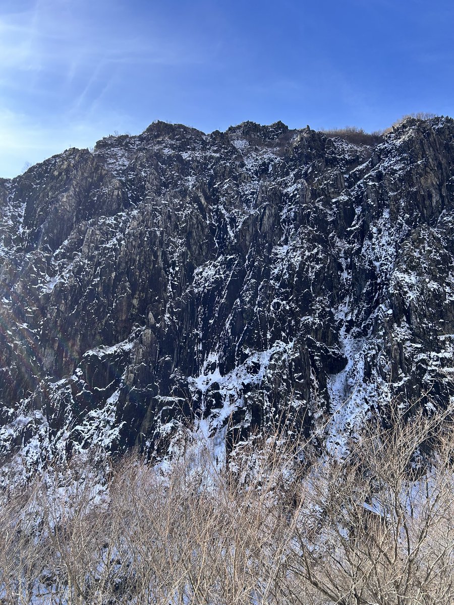 timmyaoki's tweet photo. 今日は足尾でアックス振ってきました。先週末の雪がつき、いい感じの壁になってました⛄️ https://t.co/CBEGfNmxt4