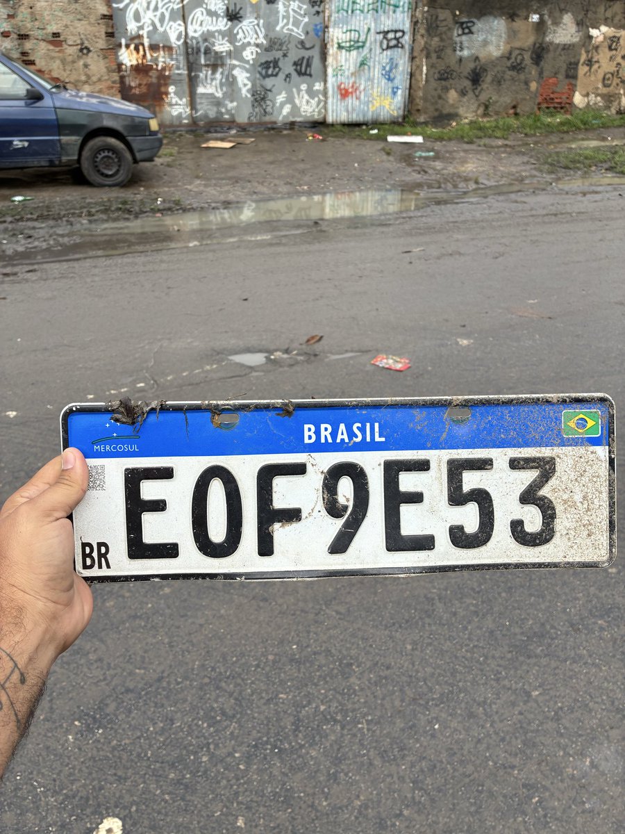 Vamos na corrente do bem?! Achei essa placa hoje de manhã na Ria Uranos e quero entregar ao dono, me ajude a encontrá-lo?!
