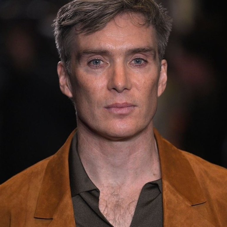 Cillian Murphy:

"Evde zaman geçirmeyi çok seviyorum. Film izliyorum, kitap okuyorum, müzik dinliyorum ve yemek yapıyorum. 

Sıkıcı biriyim."