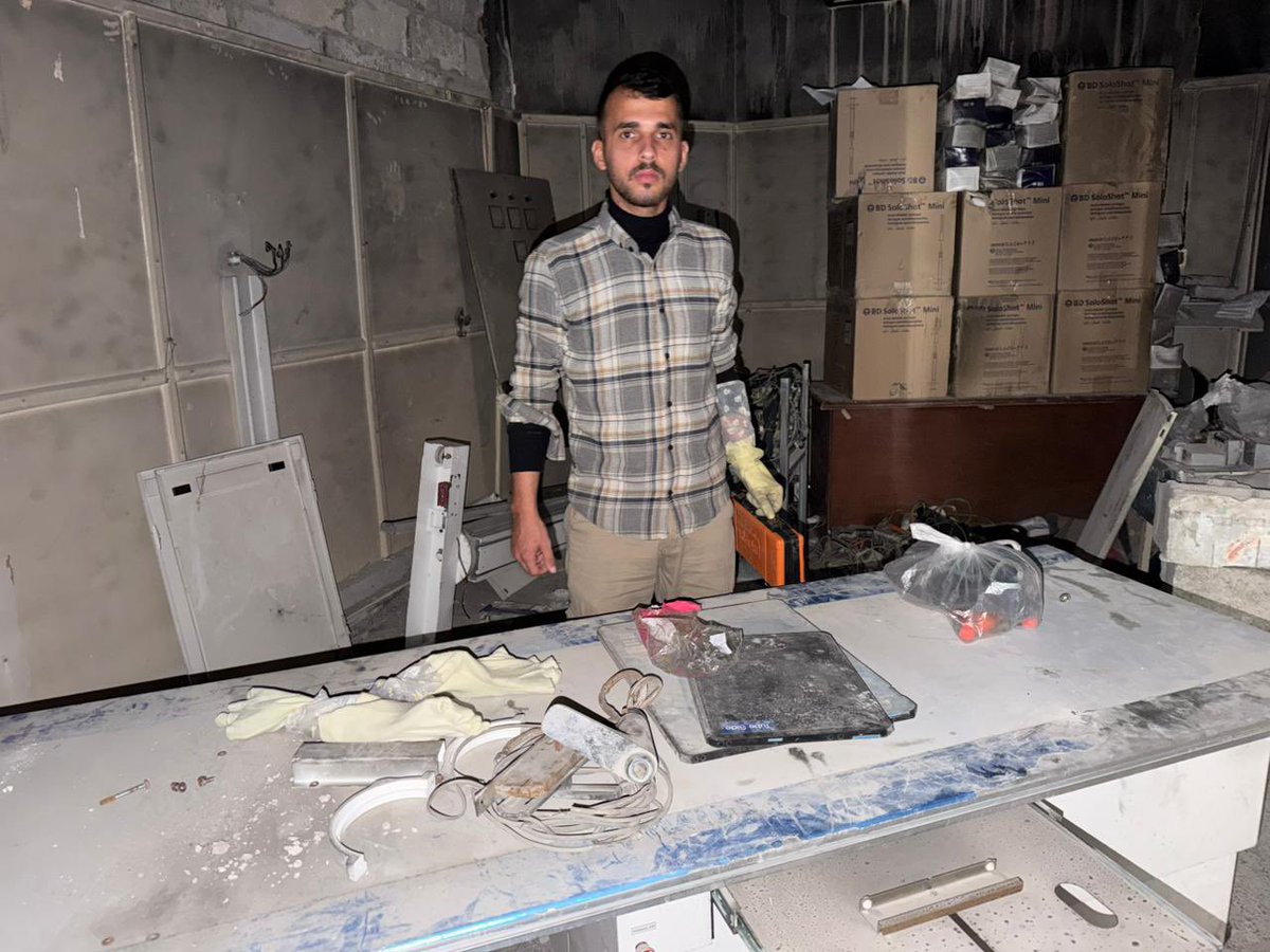 oday_jabour's tweet image. I feel defeated. The x-ray device that was serving 50 patients a day could not be brought back to life.