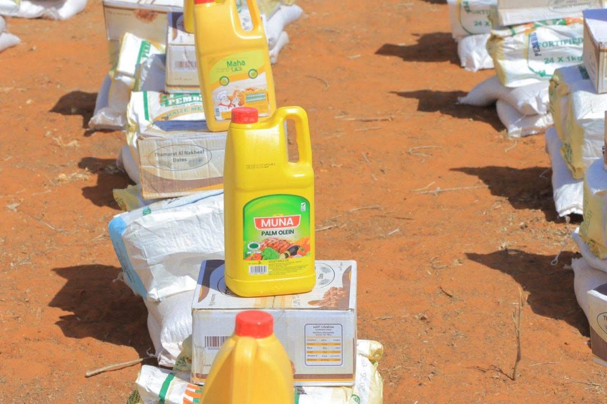 IsaakIsaak10's tweet photo. At last, the former governor, now Mandera’s current senator, has initiated food distribution programs in the areas hardest hit by drought in Mandera County.
#ManderaDrought #SaveLife https://t.co/gJdUL3GK8G