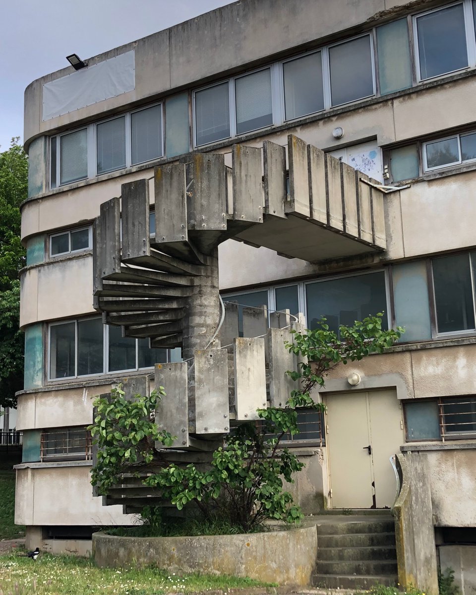 #見た人もなにか無言で階段をあげる