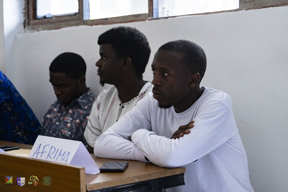 InnomahChe's tweet image. Les sentinelles du futur, Unigom prête🔥
​L'écologie n'est pas un luxe, c'est un devoir envers ceux qui hériteront de la terre. #AfriMa  s'engage à faire de chaque étudiant de l'UNIGOM un acteur du changement, ancré dans l'action et tourné vers l'avenir.
#AfriMa #AfrikaMazingira