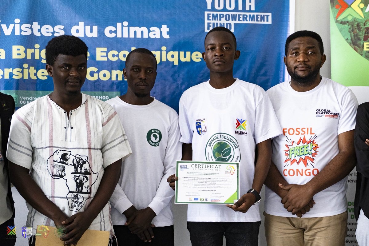 InnomahChe's tweet image. Les sentinelles du futur, Unigom prête🔥
​L'écologie n'est pas un luxe, c'est un devoir envers ceux qui hériteront de la terre. #AfriMa  s'engage à faire de chaque étudiant de l'UNIGOM un acteur du changement, ancré dans l'action et tourné vers l'avenir.
#AfriMa #AfrikaMazingira