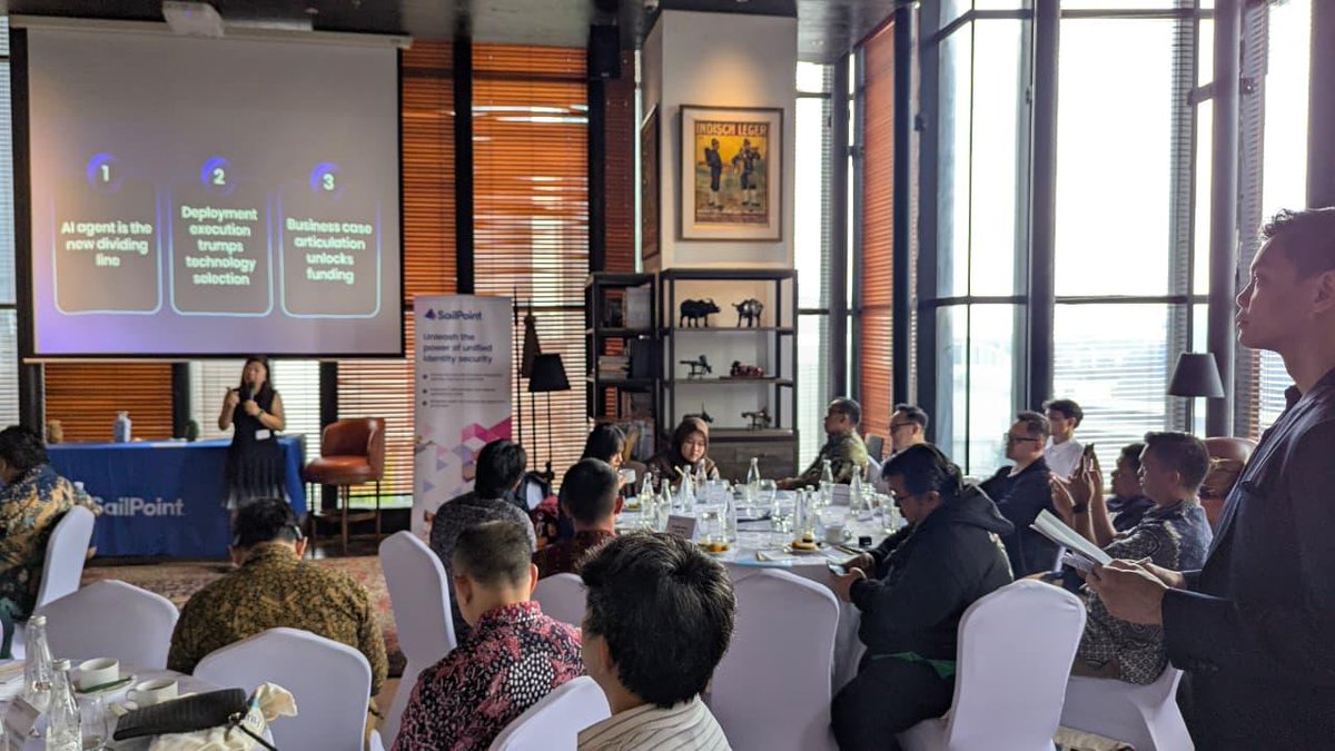 EnHcorp's tweet photo. Grateful to be part of #IdentityDay Jakarta, Indonesia 🇮🇩

An insightful roundtable with engaging conversations around the future of Identity Security, industry perspectives, and meaningful connections.

#identityday#jakarta 
@esesve @premabasetti https://t.co/2fKjeb5sYb