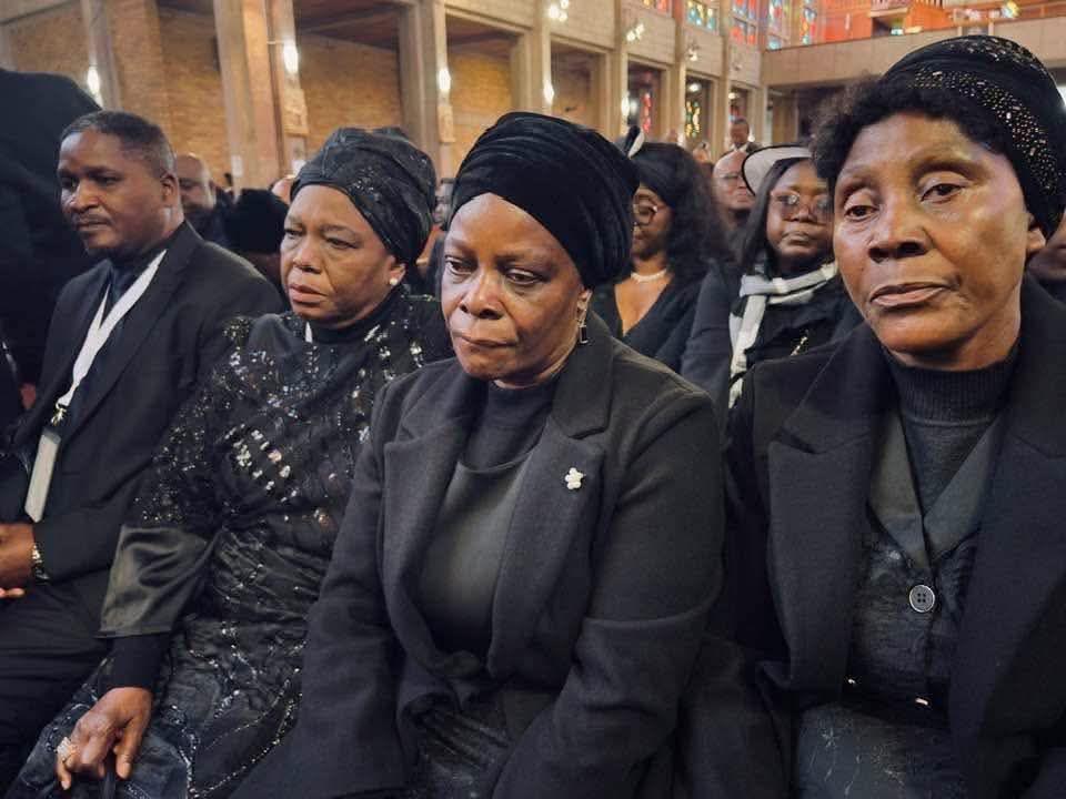 pkmwiandi's tweet photo. A High Court in Lusaka, Zambia, has ordered the forfeiture to the state of assets belonging to Dalitso Lungu, the son of the late former President Edgar Lungu.
79 Vehicles, 25 properties (Houses, Land, Gas Stations), declaring them proceeds of crime or unexplained/tainted wealth. https://t.co/4tRHT38lUo