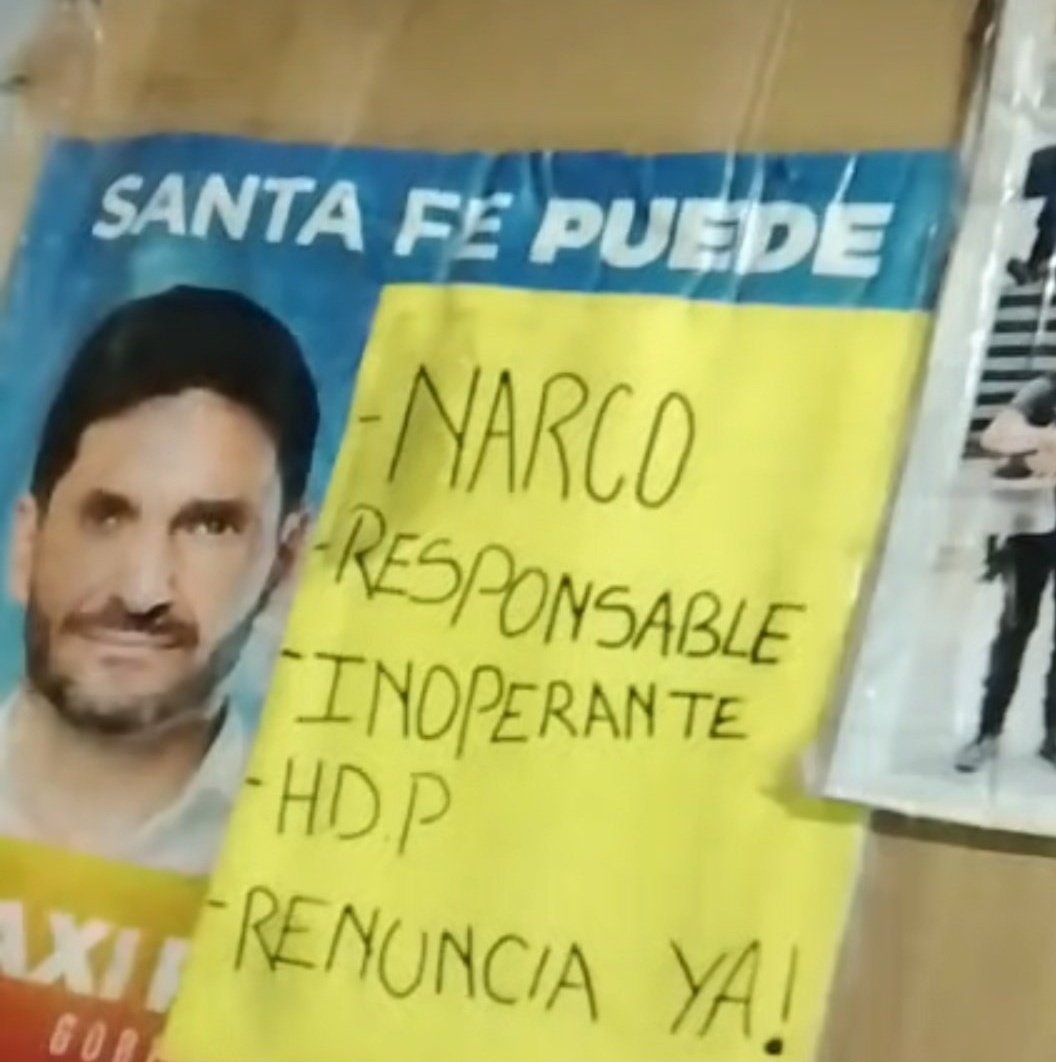 BaraldiSantiago's tweet photo. Pancarta en la protesta policial... https://t.co/ZMSeZo1ElH