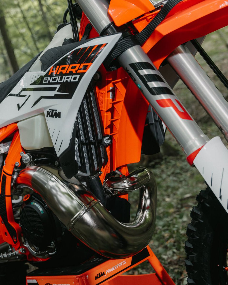 KTM_UK's tweet image. Whatever your KTM EXC flavour, WP Suspension UK keeps you hooked up and hungry for the next obstacle.🔥

The possibilities are endless when it comes to dialing in your rig: brnw.ch/21wZOpH

#KTM #ReadyToRace #Enduro #WPSuspension #KTM300EXC #TwoStrokeTuesday