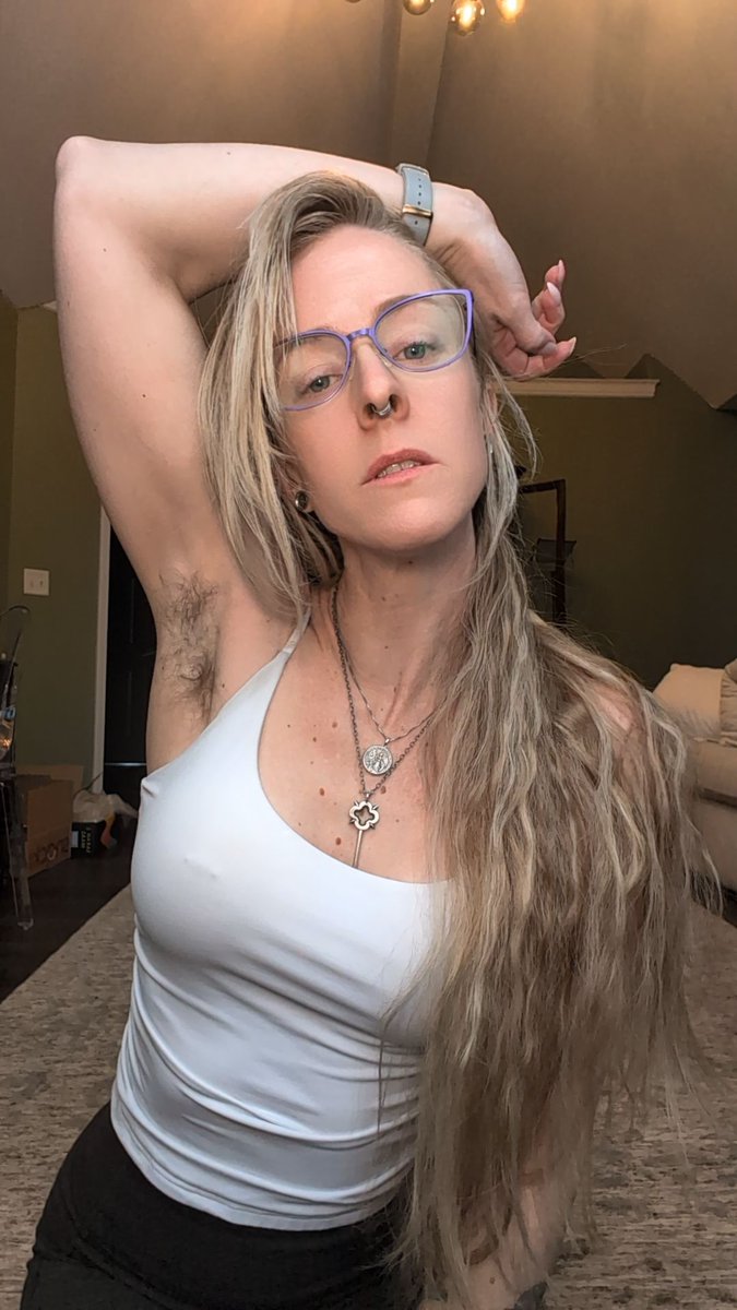 Carmilla_Vess's tweet image. Glasses or no glasses?

#gymtime #gymgirls #fitwomen #fitwoman #muscularwomen #bodyhair #fitness #selfie #smile #armpit