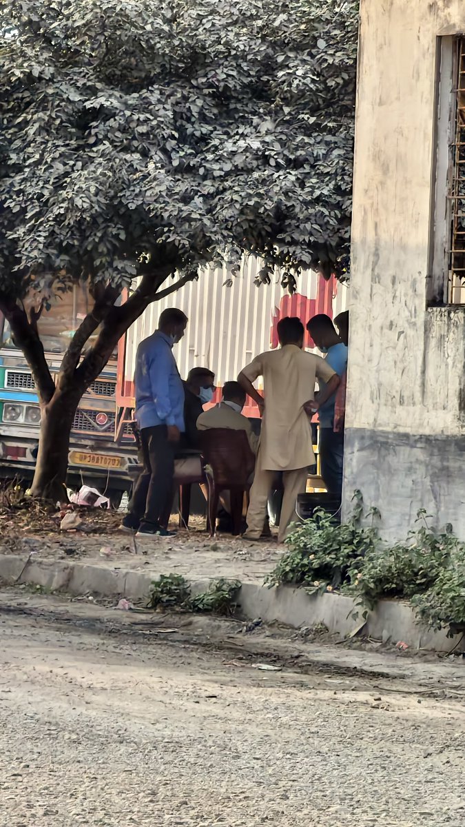 chocodinesh's tweet photo. When coming from Tamil Nadu to Assam via West Bengal, some police officers in the name of RTO of Assam located at Srirampur, knowingly or unknowingly, have a habit of collecting money only from trucks coming from Tamil Nadu... https://t.co/OYaVMeXEuO