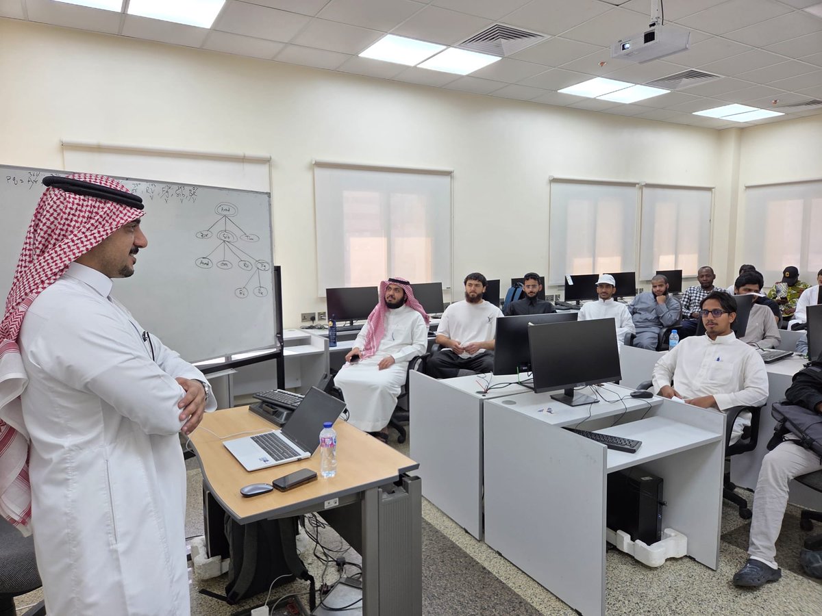 كلية الحاسب الآلي tweet media