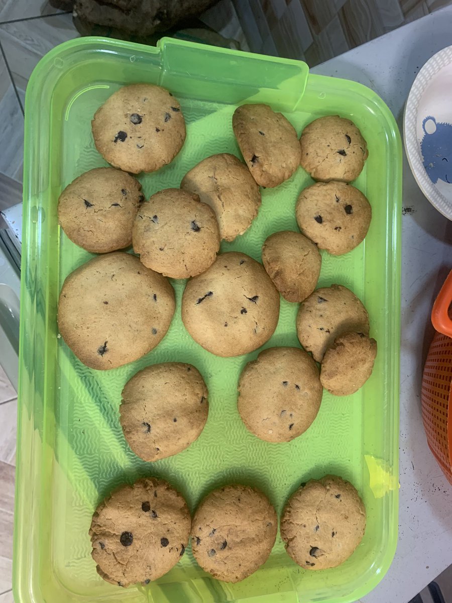 She_tradesFX's tweet photo. I love to make pasteries for fun especially when I’m bored. It tastes better than it looks🤭💃

Before                                After https://t.co/R7KioJaop9