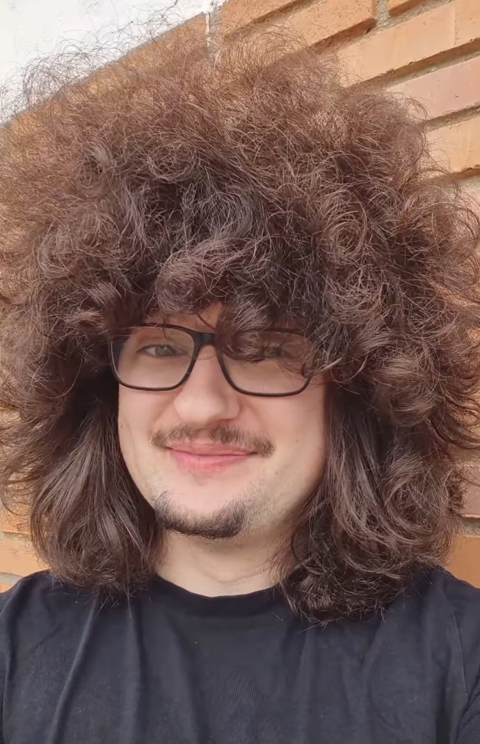 Mais pkw les gens pensent que ce mec est un fan de United ?? Il souhaite tellement la victoire de West Ham hein