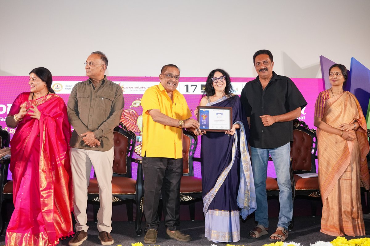 BIFFESBLR's tweet photo. Honouring the esteemed jury members of the Kannada Cinema Competition the section coordinated by NETPAC at the 17th BIFFes.

#17thBIFFes #BIFFes2026 #WorldInBengaluru #FIAPF #KannadaNETPACjury #maramatta #ANprahladarao @andreraphaelivanov https://t.co/0bwu5z6Mnx
