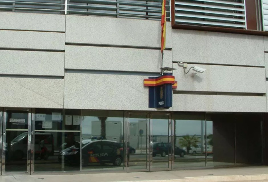 Detenidos cuatro hombres en Don Benito por el robo de productos valorados en 80.000 euros
donbenito.com/detenidos-cuat…