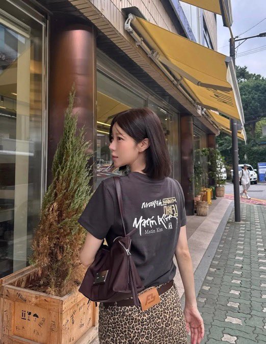 Preorder sale 55%
matin kim side zipper fabric two way bag  กลับมาลดราคาจึ้งง

สี  blue , khaki,wine

ลดเหลือ แอร์ 1790 เรือ 1690
มัดจำ 500 ส่งฟรี ems