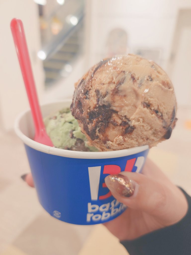 カレーは全てを解決するしアイスは0カロリー🤪