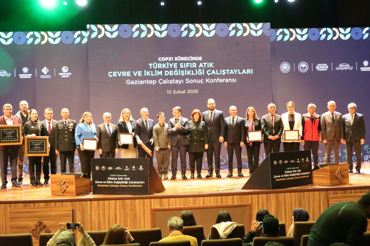 Sayın Bakanımız İbrahim YUMAKLI'nın teşrifleriyle Hasan Kalyoncu Üniversitesi Kongre ve Kültür merkezinde gerçekleştirilen"Türkiye Sıfır Atık Çalıştayları Gaziantep Çalıştayı Sonuç Konferansı"na İl Müdürümüz Sayın İbrahim SAĞLAM, İdarecilerimiz ve personelimizle katıldı
<a href="/TCTarim/">T.C. Tarım ve Orman Bakanlığı</a>