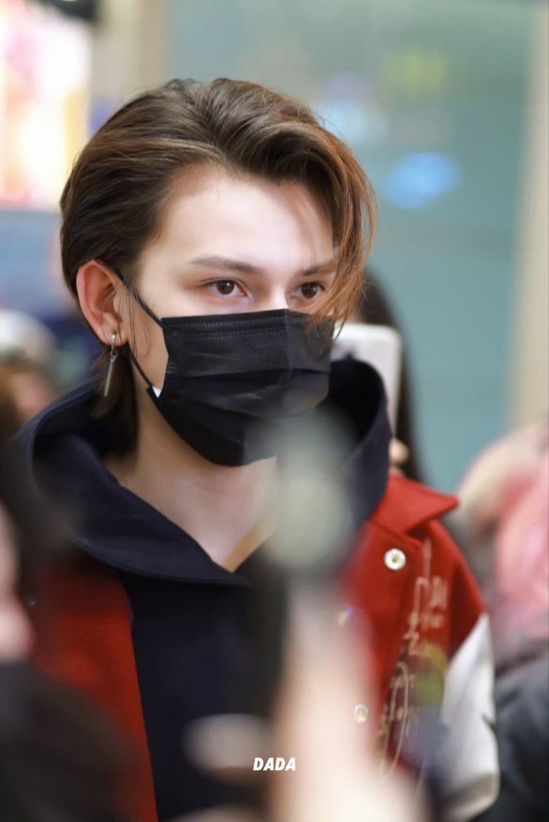 CEGACES's tweet image. 260210 PEK🛫

Whose trainee is so handsome?! 1/2

Cr. 哒哒哒哒哒

#ChromosomeSeeds #SEEDS #Mystic #XuYisheng