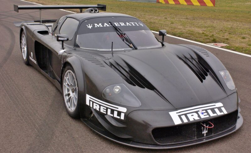 鈴鹿テスト時のMC12は何種類かカナードを交換していた。ネットに落ちてる画像で分かるのは
・3枚
・2枚(長)
・2枚(短)
の3種類のカナードを比較テストしていたようだ。

この中で2枚(短)のカナードは多分MC12 GT1プロトタイプ(写真4枚目)と同一のものだと思う。